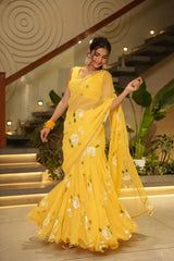 LAHANGA SAREE- TRADITION WITH A TWIST OF BOLD.