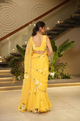 LAHANGA SAREE- TRADITION WITH A TWIST OF BOLD.